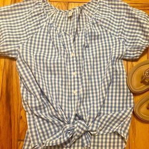🤗3 for $30! Blue gingham button up shirt